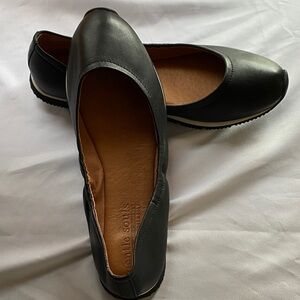 Gentle Souls by Kenneth Cole Black Women's Mina Ballet Flats